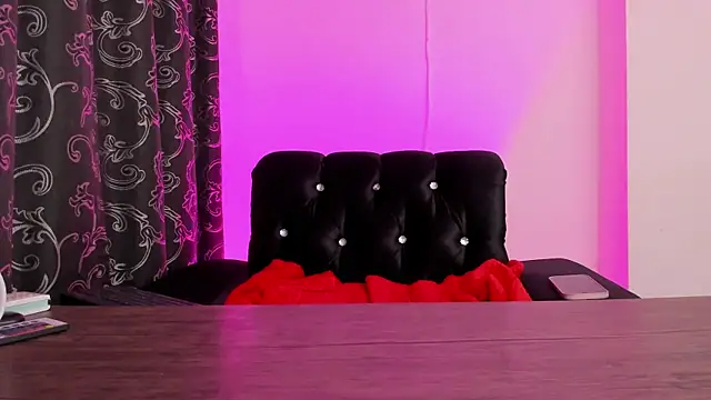 Mialenox online show from 12.28.24