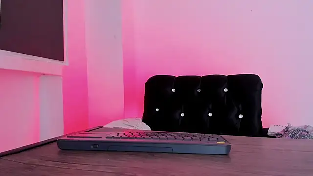 Mialenox online show from 03.08.25