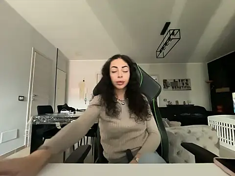 Chloe Ricci online show from 12.01.25