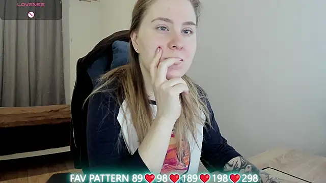 Snapshot of Olivia_Munk chatting on 03.19.25 Olivia Munk online show from 03.19.25