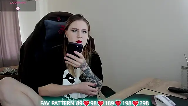Snapshot of Olivia_Munk chatting on 03.20.25 Olivia Munk online show from 03.20.25
