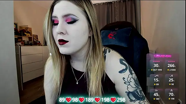 Olivia Munk online show from 12.03.25