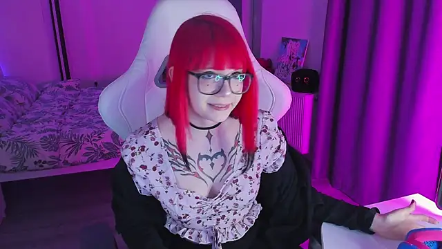 Snapshot of Yumi_Youkai chatting on 02.10.25 Yumi Youkai online show from 02.10.25