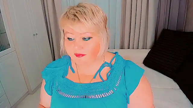 Snapshot of BIGTITSBBW chatting on 12.17.24 BIGTITSBBW online show from 12.17.24