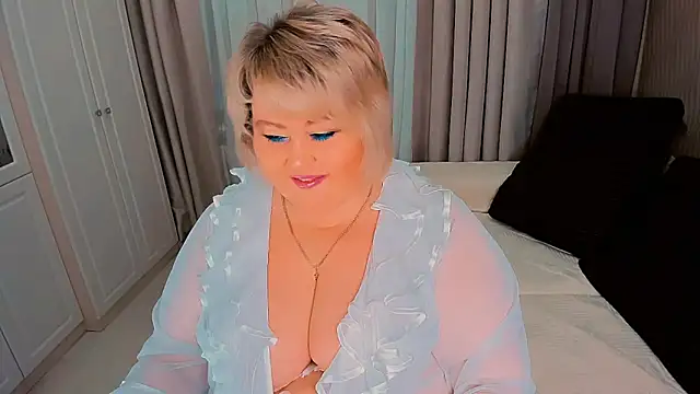 Snapshot of BIGTITSBBW chatting on 12.24.24 BIGTITSBBW online show from 12.24.24