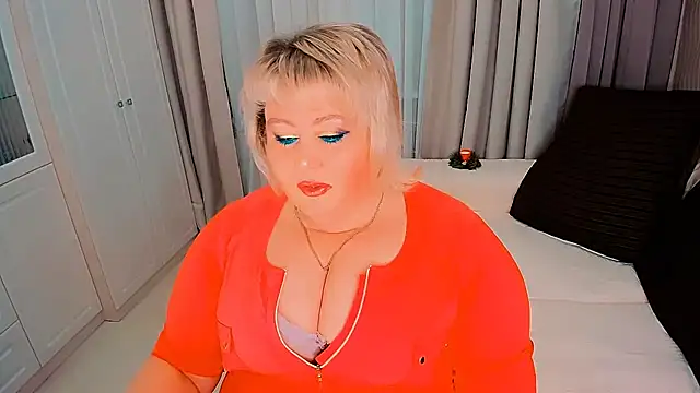 Snapshot of BIGTITSBBW chatting on 12.31.24 BIGTITSBBW online show from 12.31.24