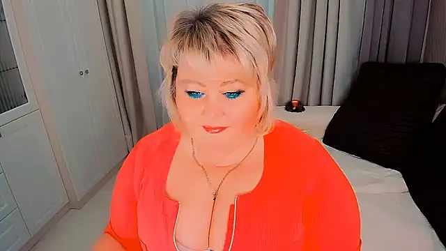 Snapshot of BIGTITSBBW chatting on 01.01.25 BIGTITSBBW online show from 01.01.25