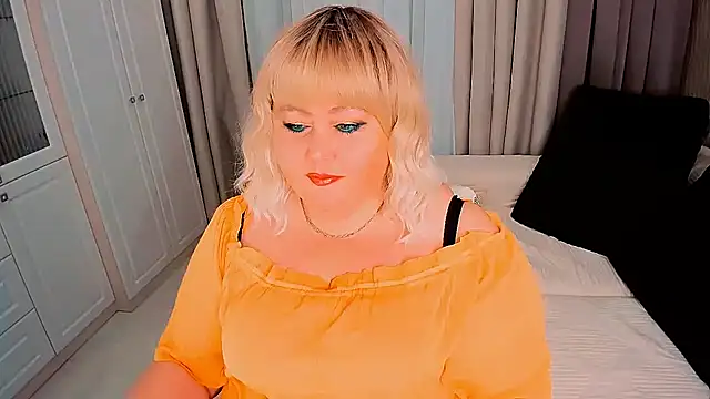Snapshot of BIGTITSBBW chatting on 02.04.25 BIGTITSBBW online show from 02.04.25