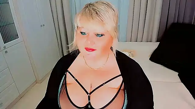 Snapshot of BIGTITSBBW chatting on 02.25.25 BIGTITSBBW online show from 02.25.25