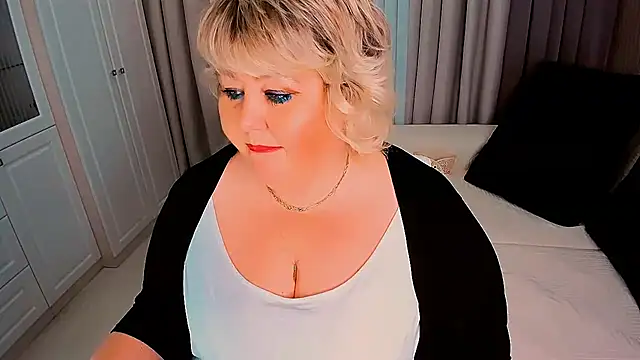 Snapshot of BIGTITSBBW chatting on 03.17.25 BIGTITSBBW online show from 03.17.25