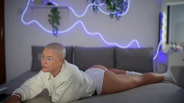 Snapshot of PaulinaSchubert1 chatting on 12.02.24 PaulinaSchubert1 online show from 12.02.24