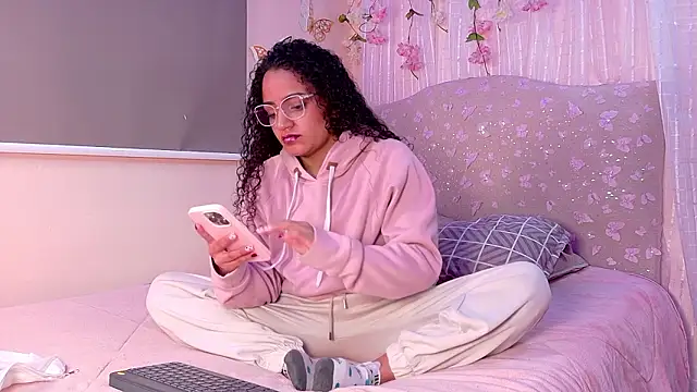 DAHLIA BROWNIE online show from 02.21.26