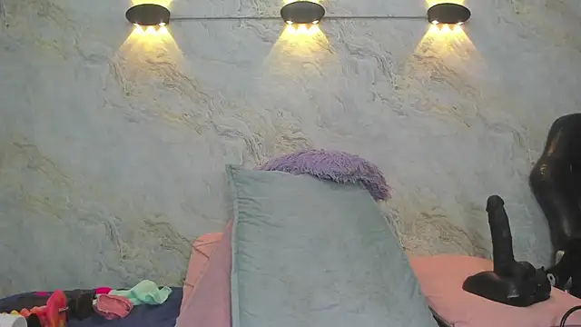 jones maddy  online show from 01.30.25