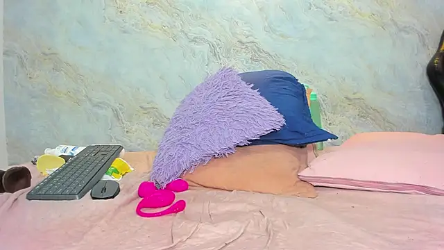 jones maddy  online show from 02.11.25