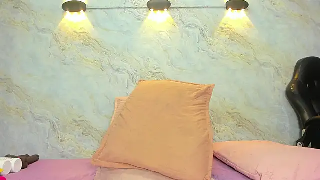 jones maddy  online show from 03.04.25