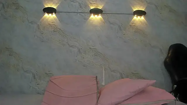 jones maddy  online show from 03.15.25