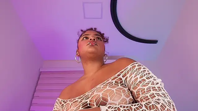 jones maddy  online show from 11.28.25