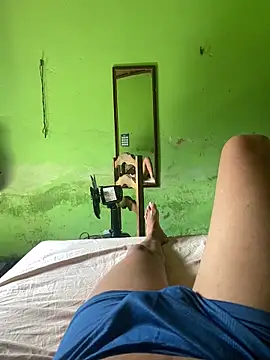 Snapshot of Duduhott chatting on 09.14.25 Duduhott online show from 09.14.25