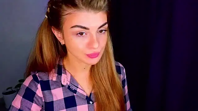  comefeelme  online show from 11.05.25