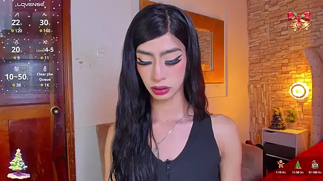 Snapshot of NahiaFox chatting on 12.20.24 NahiaFox online show from 12.20.24