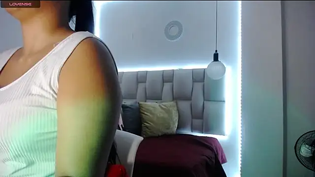 tiffany  pink online show from 02.11.25