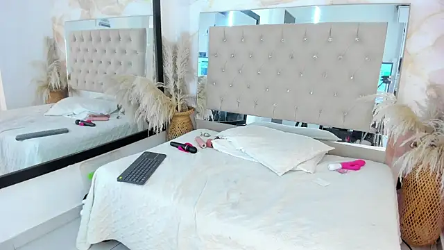 ainaah  online show from 02.27.25