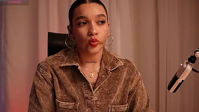 Snapshot of HannahW_ chatting on 02.02.26 HannahW online show from 02.02.26