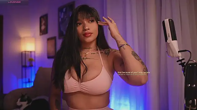 Snapshot of HannahW_ chatting on 02.06.26 HannahW online show from 02.06.26