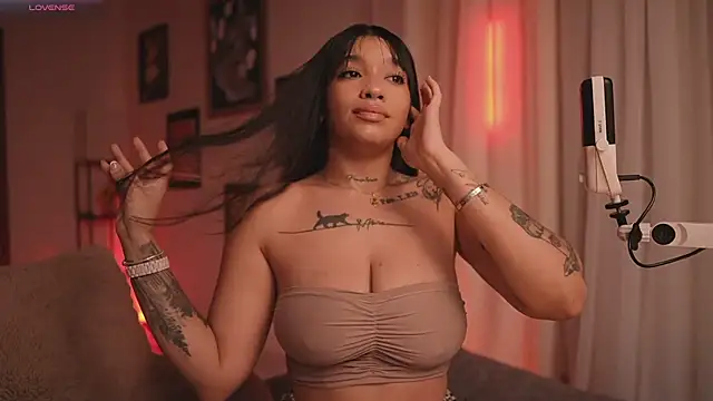 Snapshot of HannahW_ chatting on 02.08.26 HannahW online show from 02.08.26