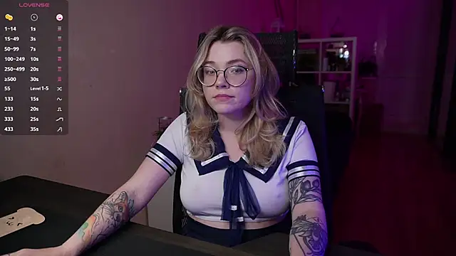 Snapshot of RemyCute chatting on 12.15.24 RemyCute online show from 12.15.24