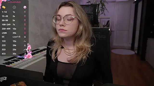 Snapshot of RemyCute chatting on 01.30.25 RemyCute online show from 01.30.25