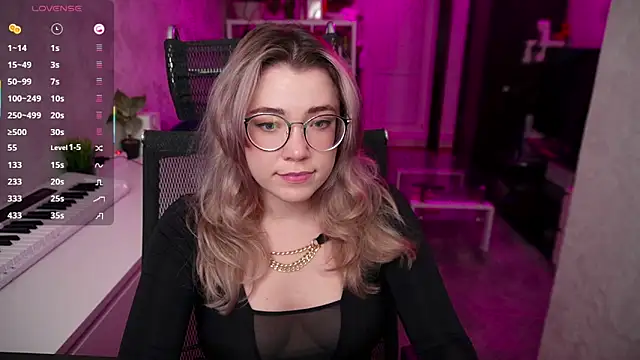 Snapshot of RemyCute chatting on 09.20.25 RemyCute online show from 09.20.25