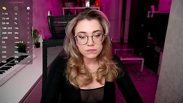 Snapshot of RemyCute chatting on 09.27.25 RemyCute online show from 09.27.25