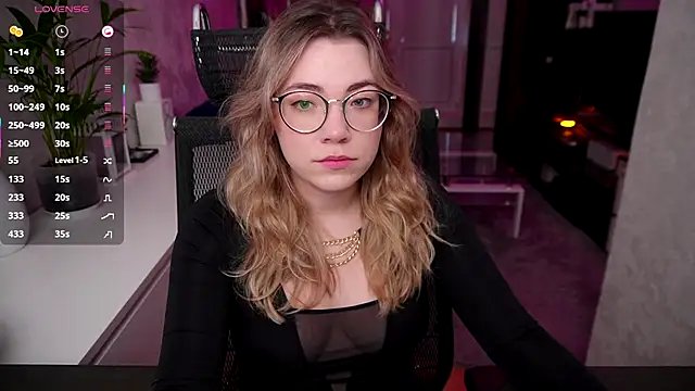 Snapshot of RemyCute chatting on 10.18.25 RemyCute online show from 10.18.25