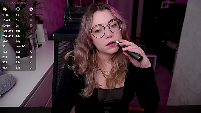 Snapshot of RemyCute chatting on 10.20.25 RemyCute online show from 10.20.25