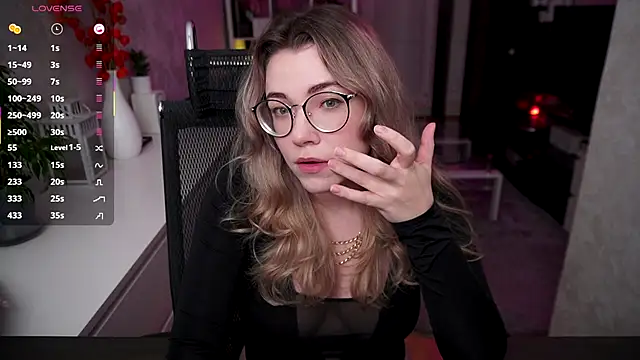 Snapshot of RemyCute chatting on 10.29.25 RemyCute online show from 10.29.25