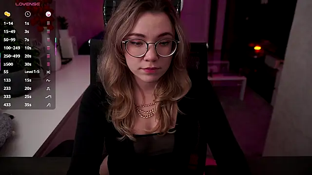 Snapshot of RemyCute chatting on 10.31.25 RemyCute online show from 10.31.25