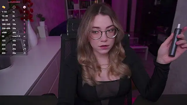 Snapshot of RemyCute chatting on 11.28.25 RemyCute online show from 11.28.25