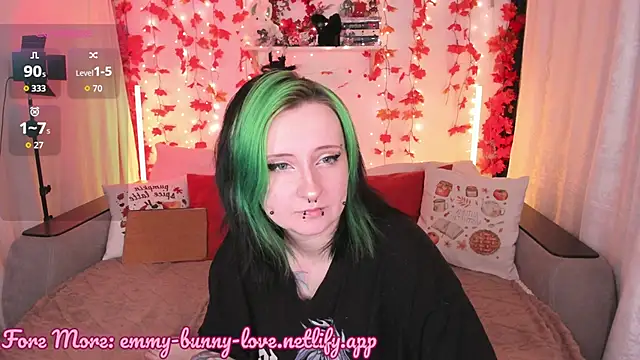 Snapshot of EmmyBunny chatting on 10.06.25 EmmyBunny online show from 10.06.25