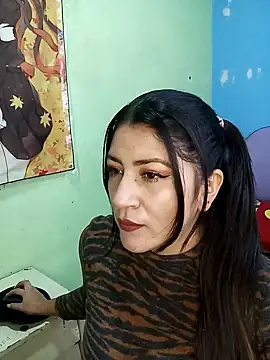 Snapshot of nammy__dirtyhott chatting on 02.04.25 nammy dirtyhott online show from 02.04.25
