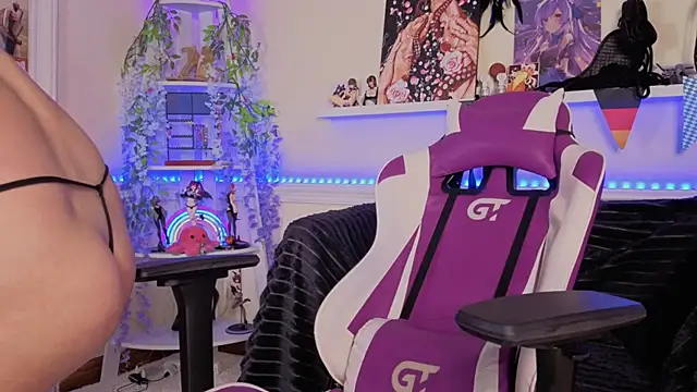 EvaTyrell online show from 10.13.25