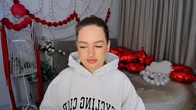 MiracleCurly online show from 03.05.26