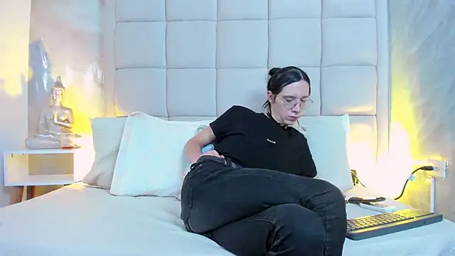 Hecatee 77 online show from 10.25.25