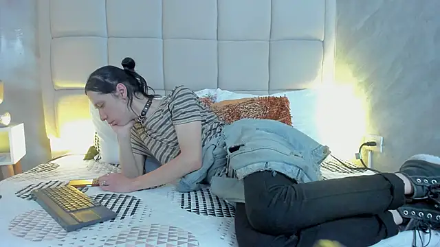 Hecatee 77 online show from 02.11.26