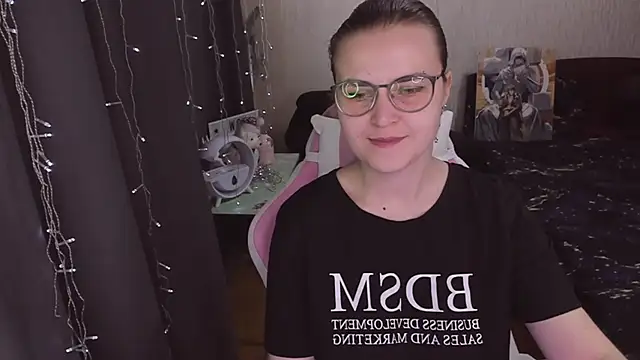 MissBrightShine online show from 10.19.25