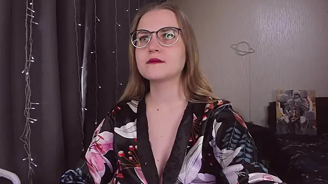 Snapshot of MissBrightShine chatting on 01.17.26 MissBrightShine online show from 01.17.26