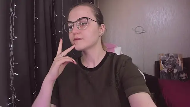 Snapshot of MissBrightShine chatting on 02.06.26 MissBrightShine online show from 02.06.26