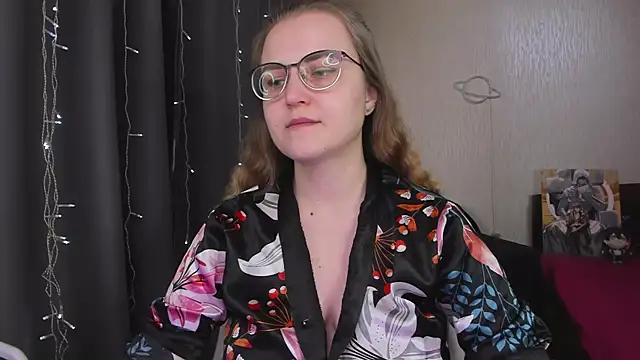 Snapshot of MissBrightShine chatting on 02.20.26 MissBrightShine online show from 02.20.26