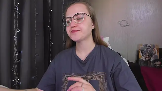 Snapshot of MissBrightShine chatting on 02.25.26 MissBrightShine online show from 02.25.26