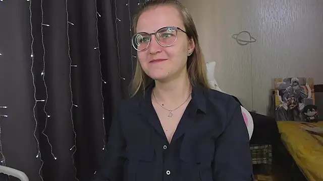 Snapshot of MissBrightShine chatting on 06.19.26 MissBrightShine online show from 06.19.26